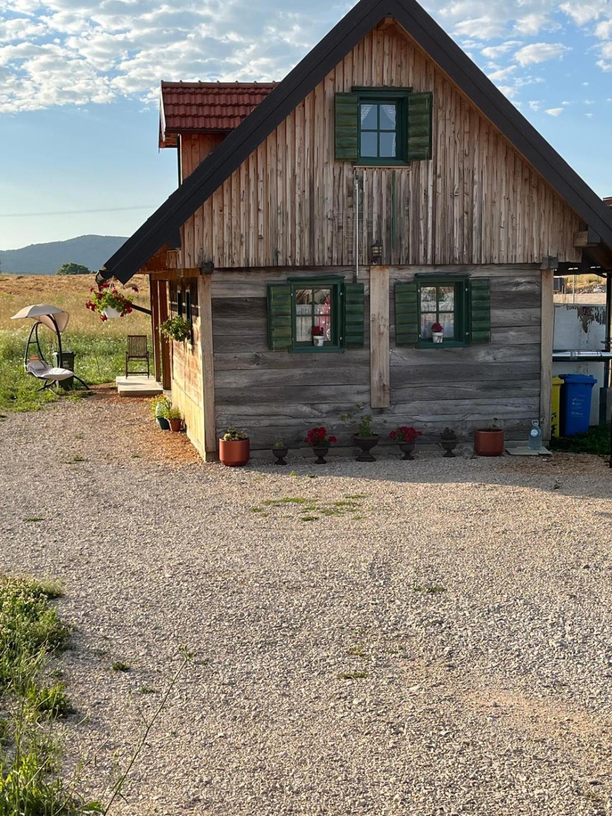 شقة Wooden House Ante Self Check - In And Check - Out Otočac المظهر الخارجي الصورة